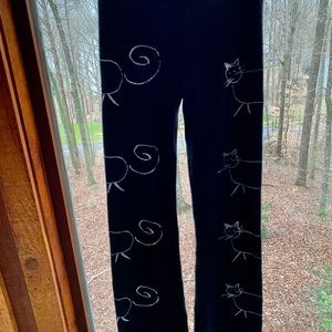 Workout pants decorated with cats! Sol Y Luna